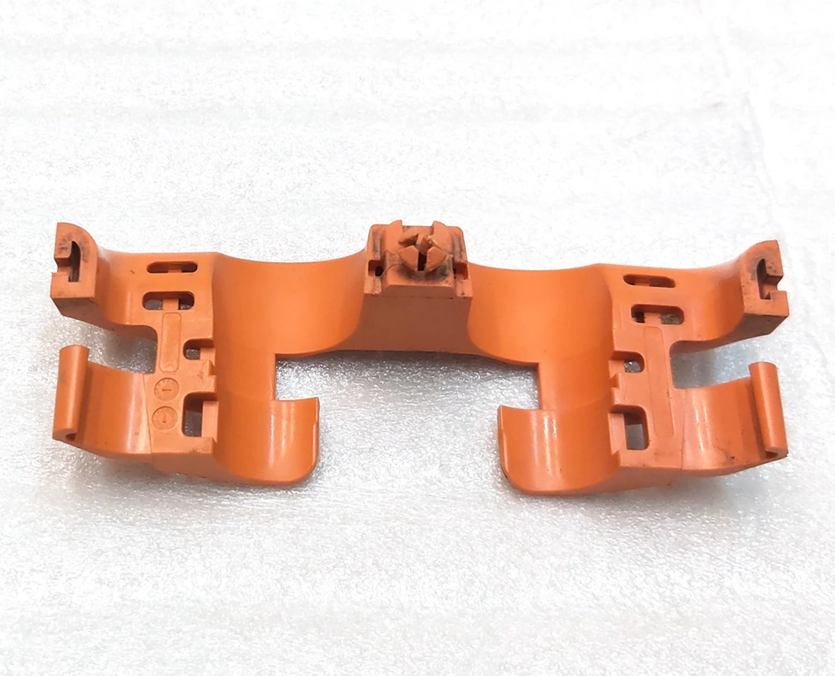 5 Кронштейн верхний кабеля высоковольтного основной батареи туннельного Tesla model 3 1109008-00-D