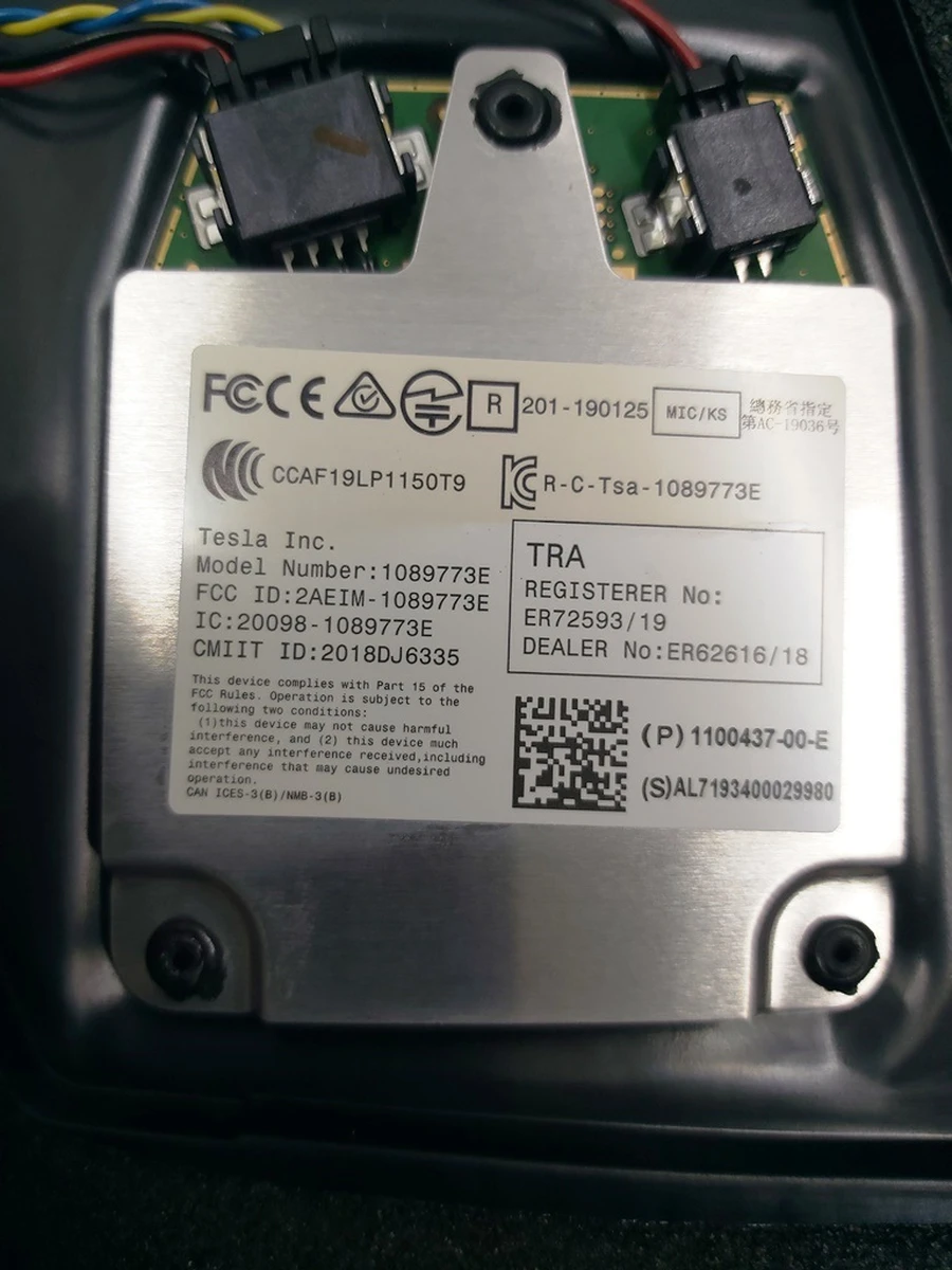 6 Накладка стійки B зовнішня ліва (скло) з камерою Tesla Model 3 1109253-00-J