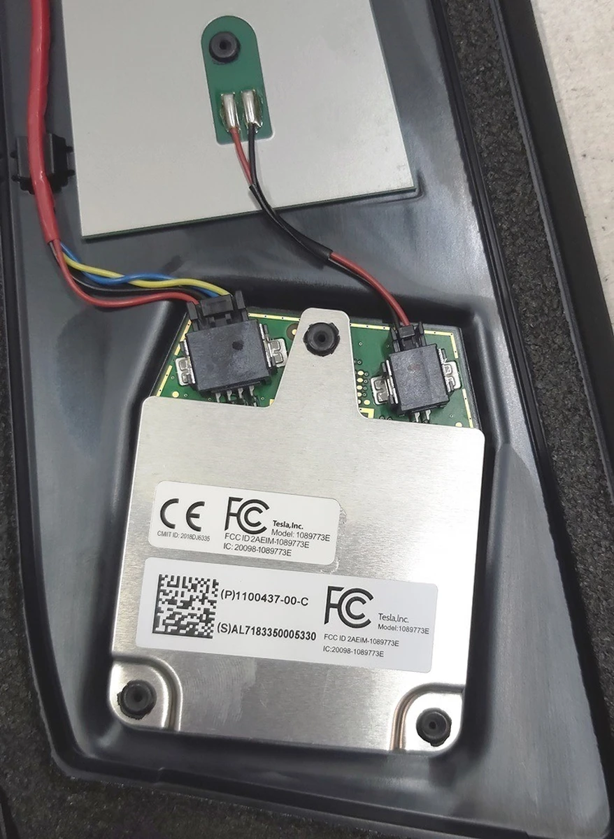 6 Накладка стойки B наружная левая (стекло) с камерой Tesla Model 3 1109253-00-G, 1109253-00-J