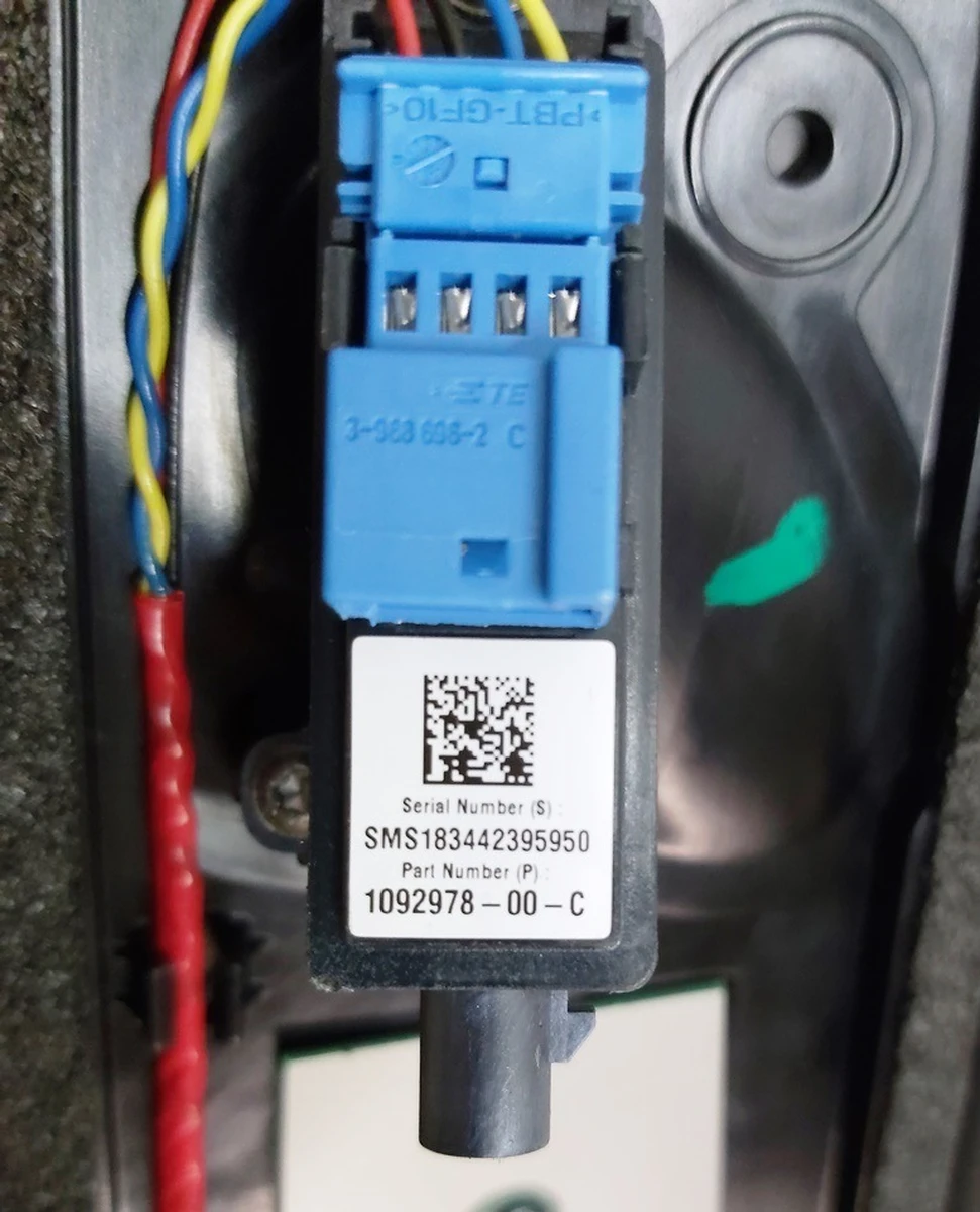 6 Накладка стойки B наружная левая (стекло) с камерой Tesla Model 3 1109253-00-G, 1109253-00-J