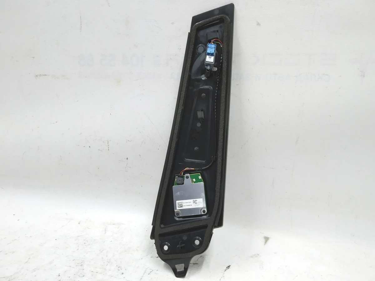 7 Накладка стойки B наружная правая (стекло) с камерой Tesla model 3 1109255-00-G