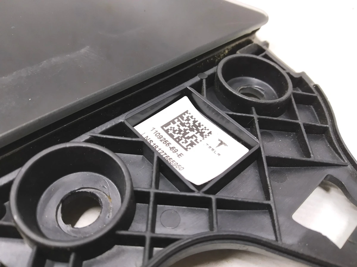 7 Накладка стойки B наружная правая (стекло) с камерой Tesla model 3 1109255-00-G