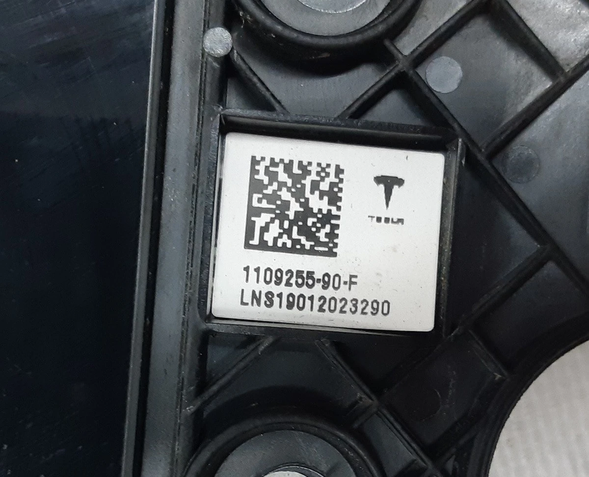 7 Накладка стійки B зовнішня права (скло) з камерою Tesla model 3 1109255-00-G