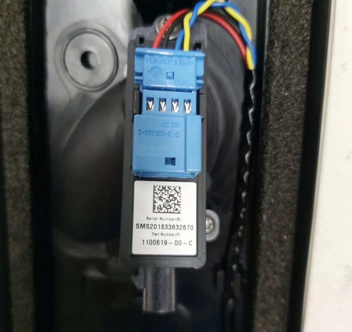 LHD - ASY - M3 B-PILLAR APPLIQUE, RH {M3} 1109255-00-G