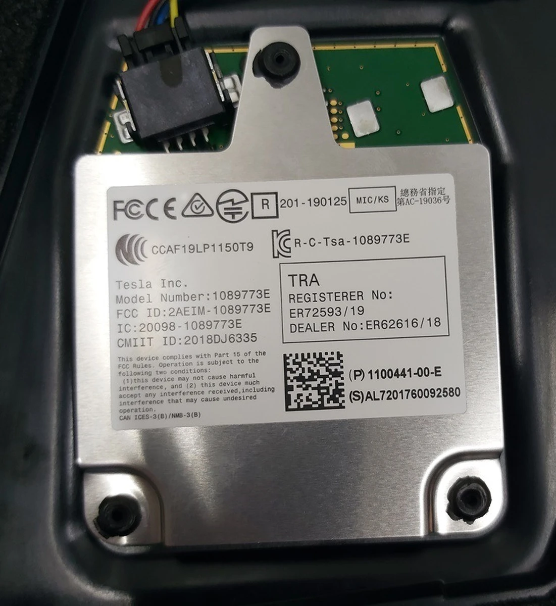 7 Накладка стійки B зовнішня права (скло) з камерою Tesla model 3 1109255-00-G