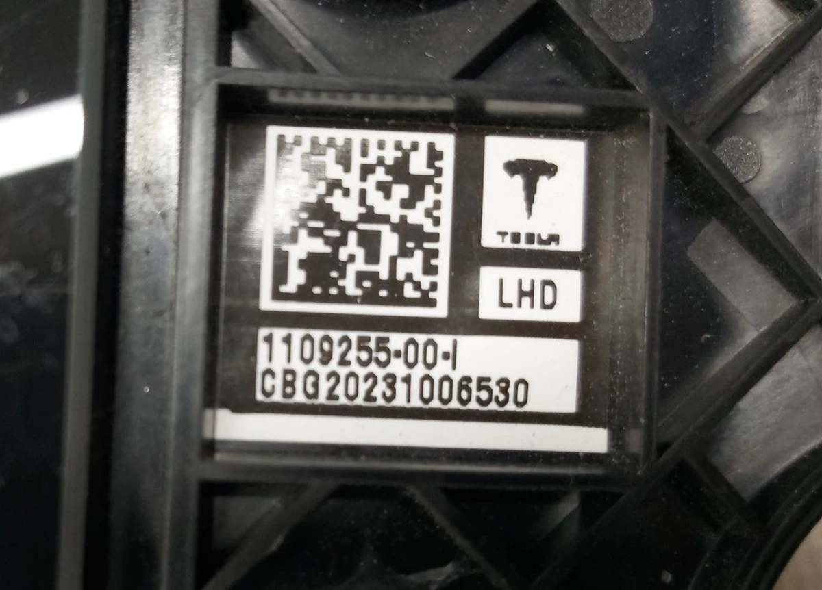 7 Накладка стійки B зовнішня права (скло) з камерою Tesla model 3 1109255-00-G