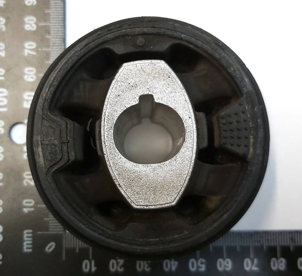 2 Сайлентблок переднього мотора MOSFET Tesla model 3, model Y 1109293-00-B