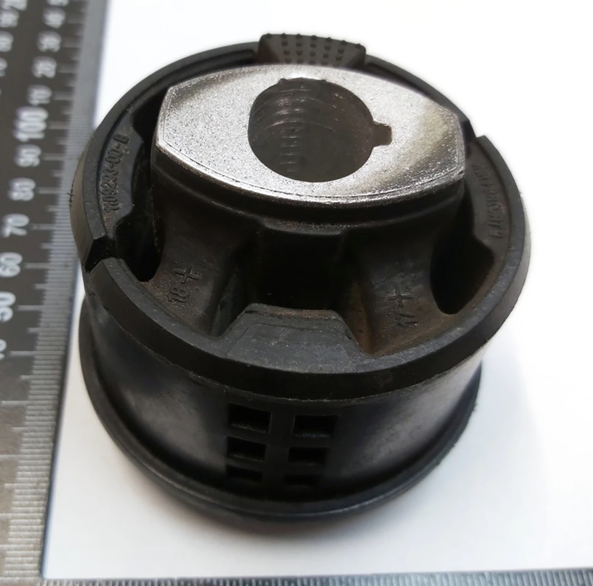 2 Сайлентблок переднього мотора MOSFET Tesla model 3, model Y 1109293-00-B