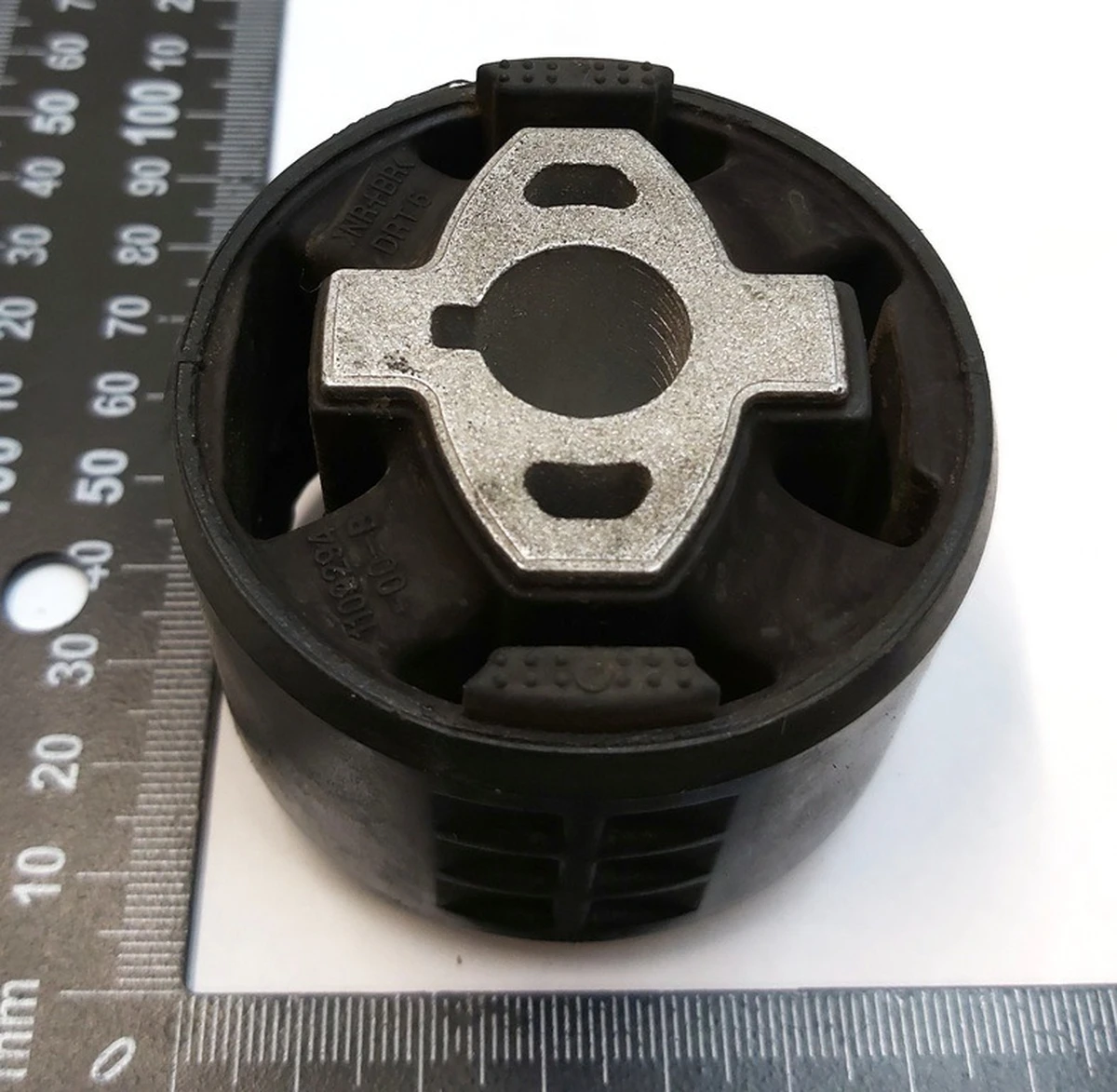 12 Сайлентблок переднього мотора MOSFET Tesla model 3, model Y 1109294-00-B