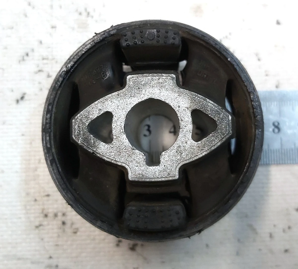 12 Сайлентблок редуктора двигуна заднього MOSFET Tesla model 3, model Y 1109297-00-B