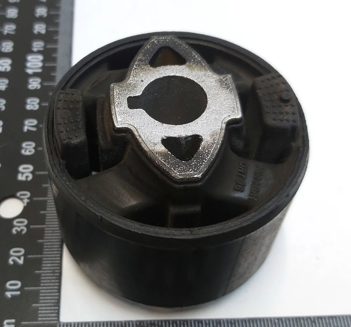 12 Сайлентблок редуктора мотора заднього MOSFET Tesla model 3, model Y 1109297-00-C