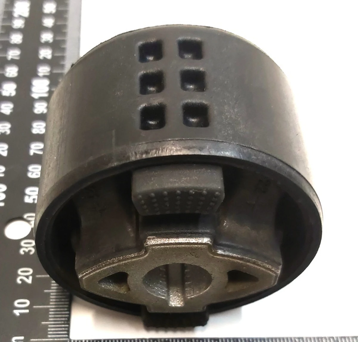 12 Сайлентблок редуктора мотора заднього MOSFET Tesla model 3, model Y 1109297-00-C