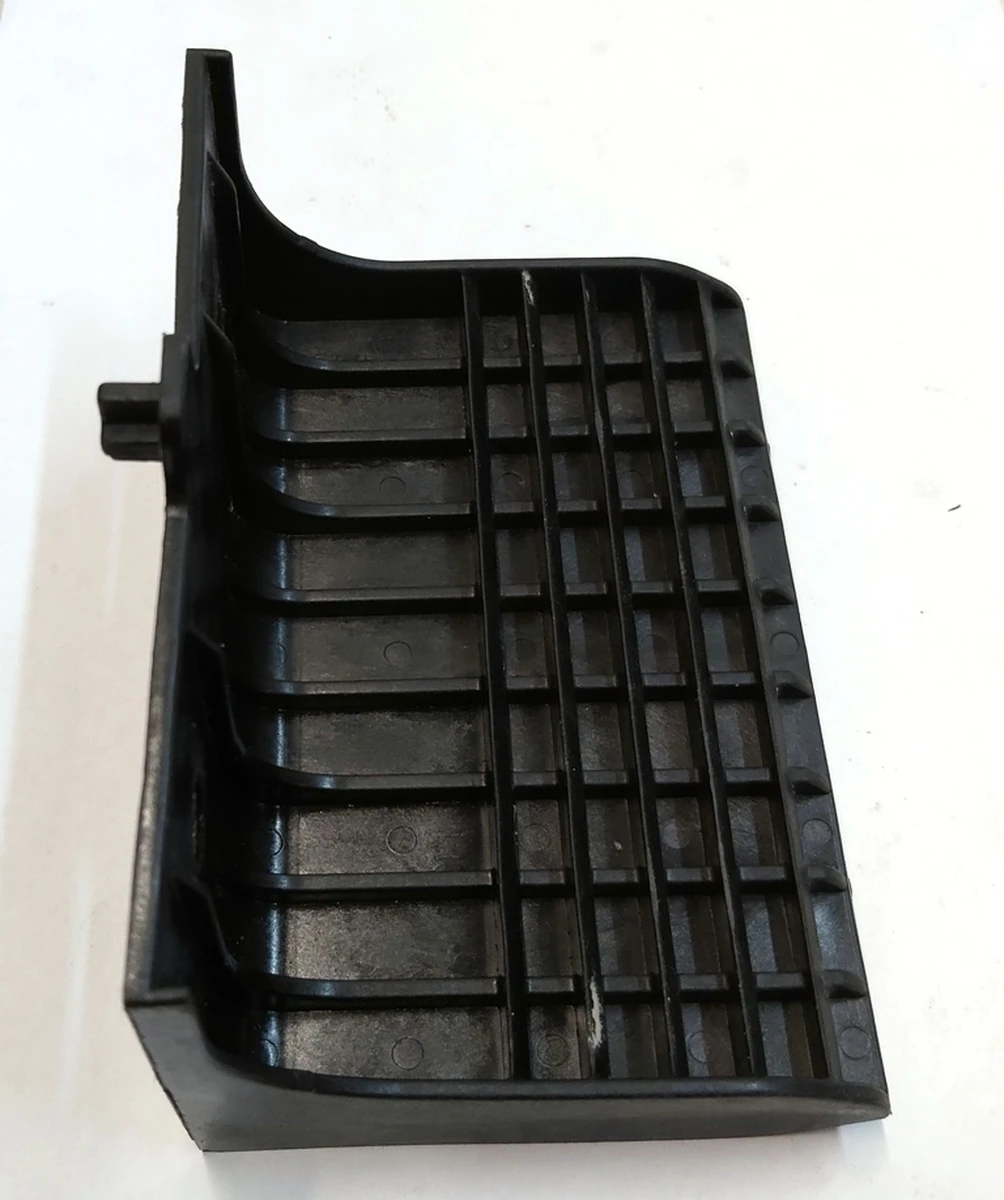 7 Кронштейн багажного відсіку бічний (лівий, правий) Tesla model X 1109511-00-C