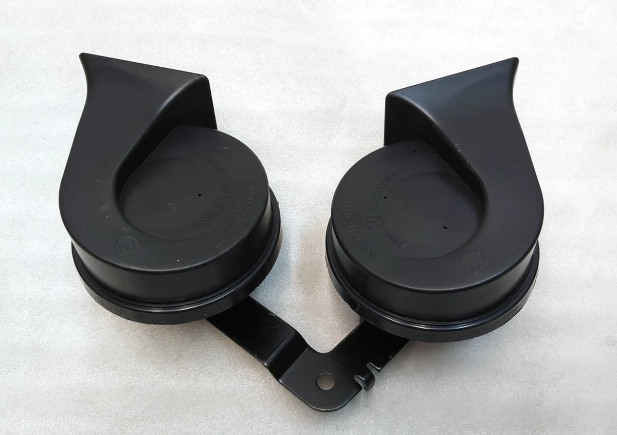 7 Horn Assembly complete with mount Tesla Model 3, Model Y (1486943-00-A) 1507242-00-B