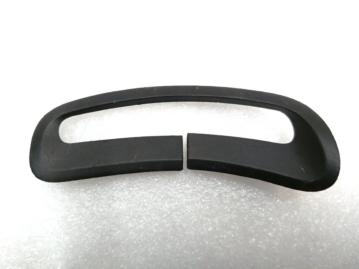 6 Накладка декоративна отвору ременя безпеки стійки С лівої Tesla model 3 1086281-00-L