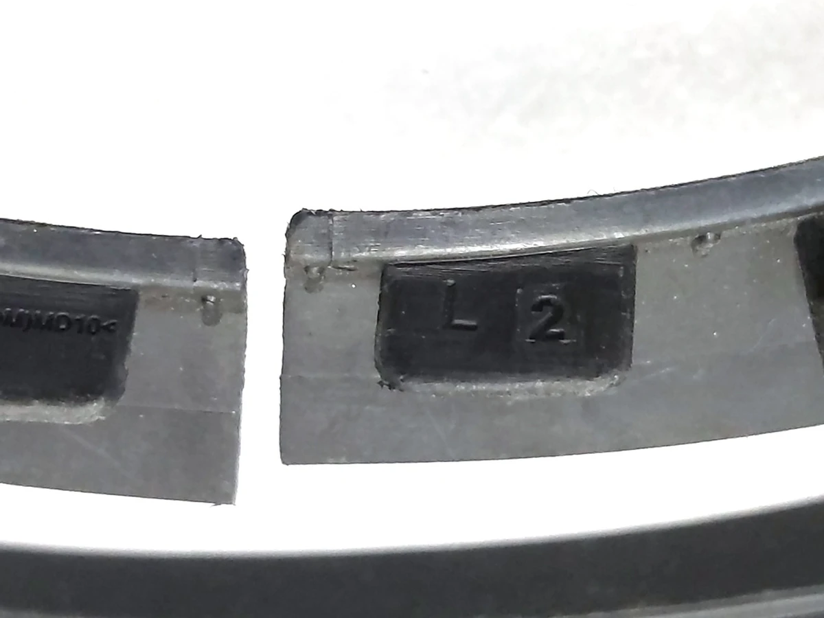 6 Накладка декоративна отвору ременя безпеки стійки С лівої Tesla model 3 1086281-00-L