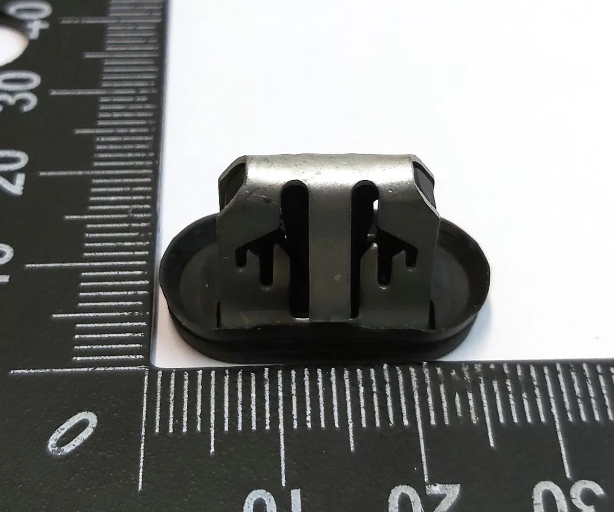 3 Клипса с уплотнителем 21x6 SLOT .65-1.2, STL (рокерная панель) Tesla Model 3, Model 3 Jan 2024 1110167-00-A