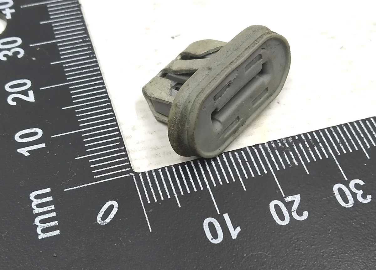 3 Кліпса з ущільнювачем 21x6 SLOT .65-1.2, STL (рокерна панель) Tesla Model 3, Model 3 Jan 2024 1110167-00-A