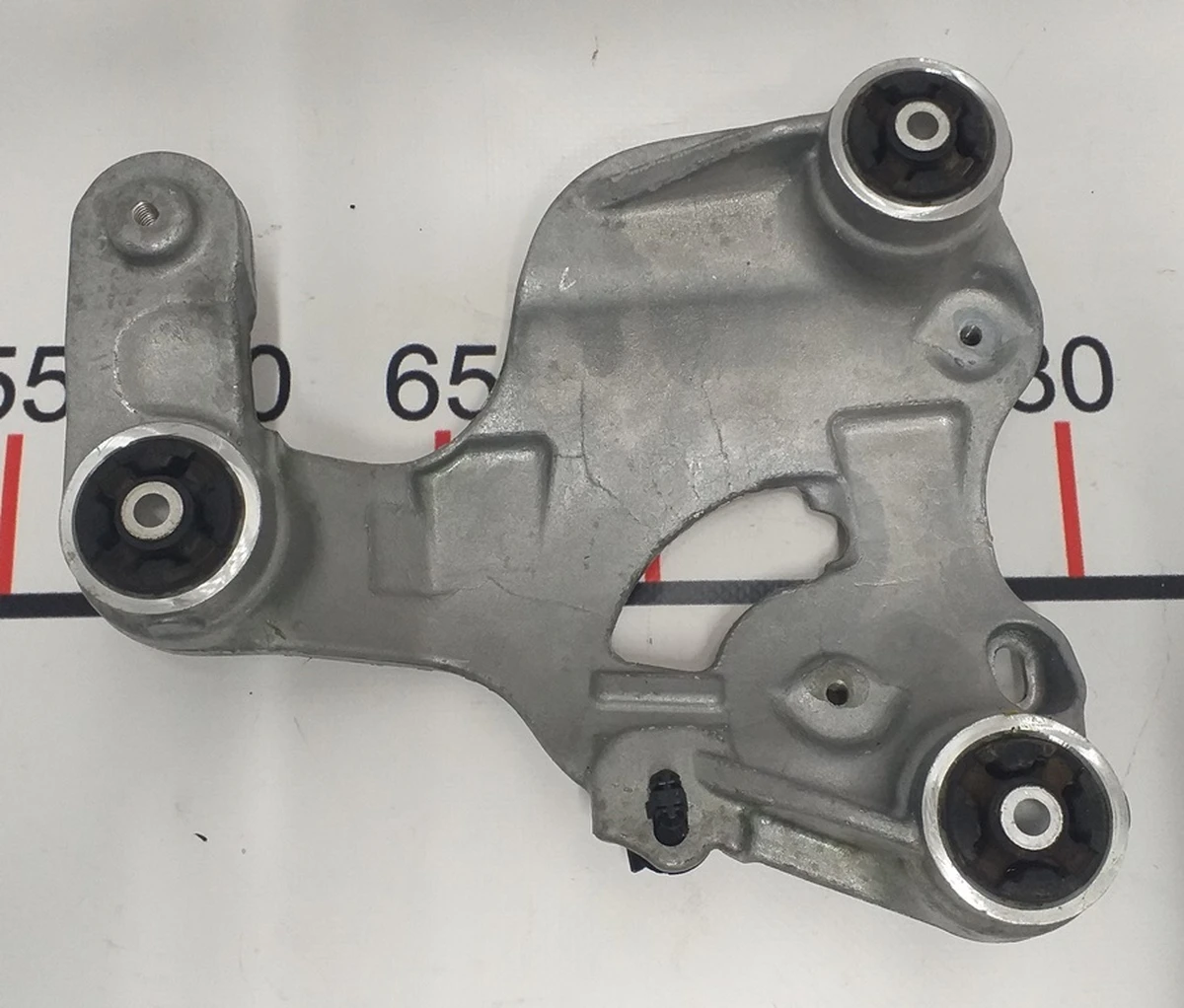 8 COMP INTER BRKT ASY, Tesla model 3 1110711-00-B