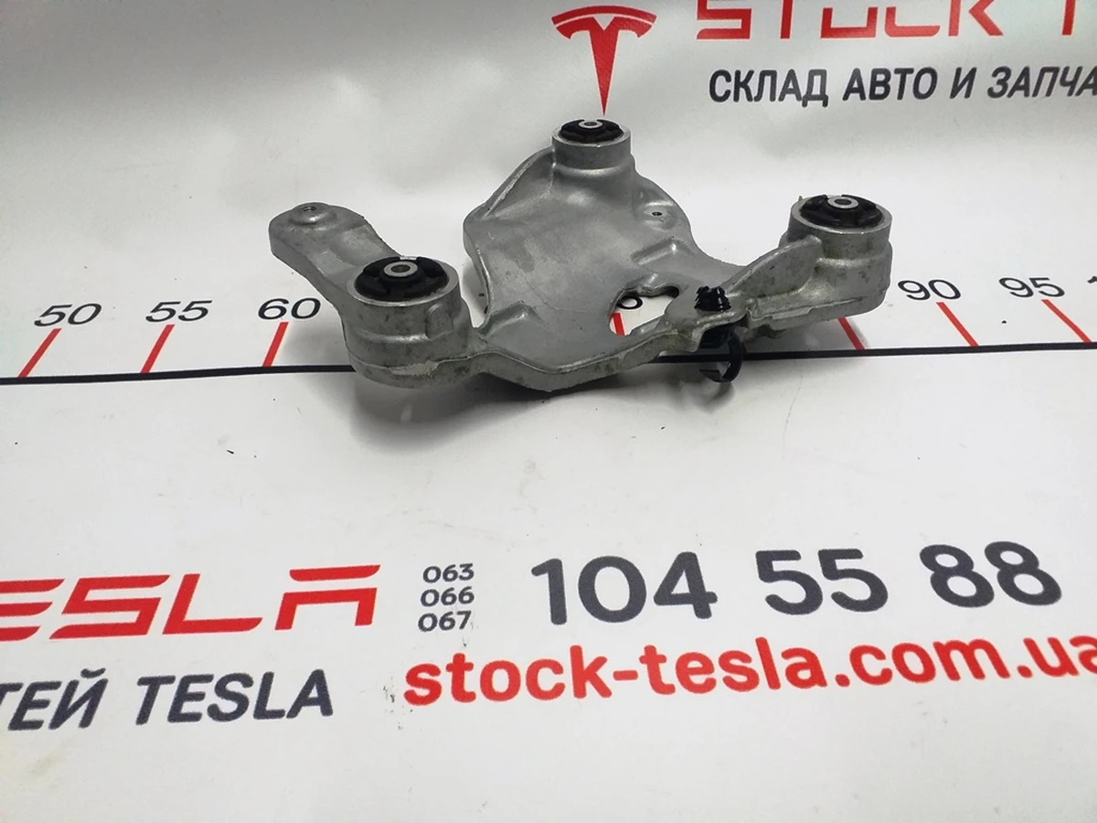 8 COMP INTER BRKT ASY, Tesla model 3 1110711-00-B