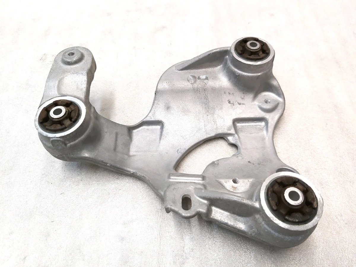 8 COMP INTER BRKT ASY, Tesla model 3 1110711-00-B