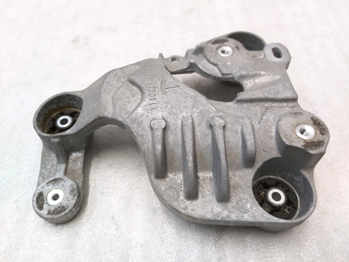 8 COMP INTER BRKT ASY, Tesla model 3 1110711-00-B