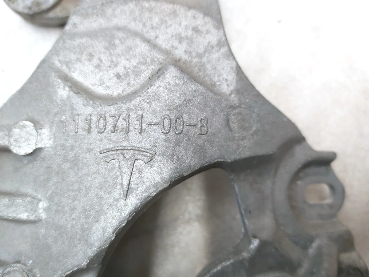 8 COMP INTER BRKT ASY, Tesla model 3 1110711-00-B