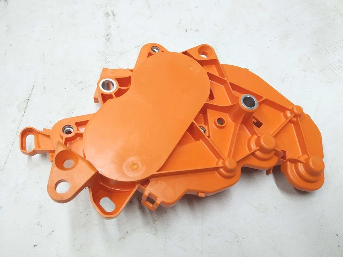 34 Кришка нижня контактора заряджання основної батареї Tesla model 3 model Y 1110933-00-F