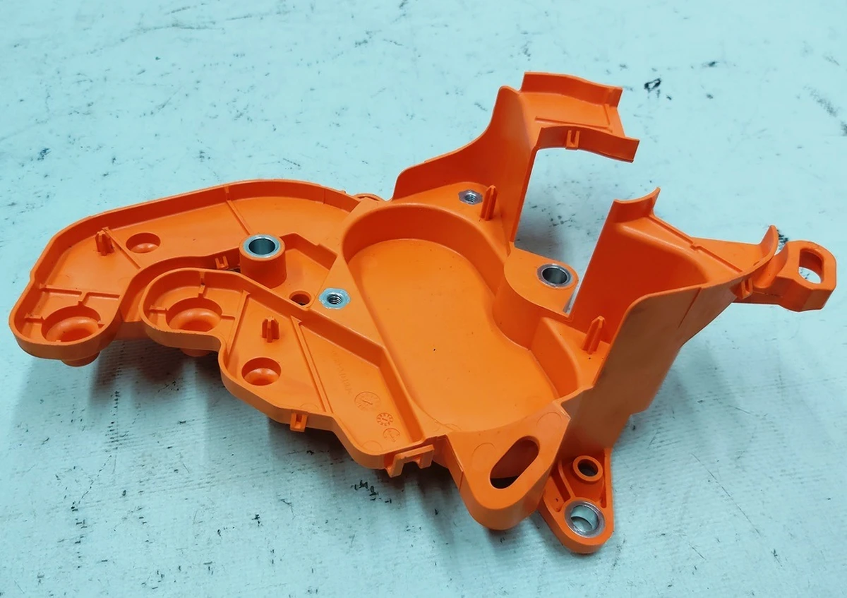 34 Крышка нижняя контактора зарядки основной батареи Tesla model 3 1110933-00-F