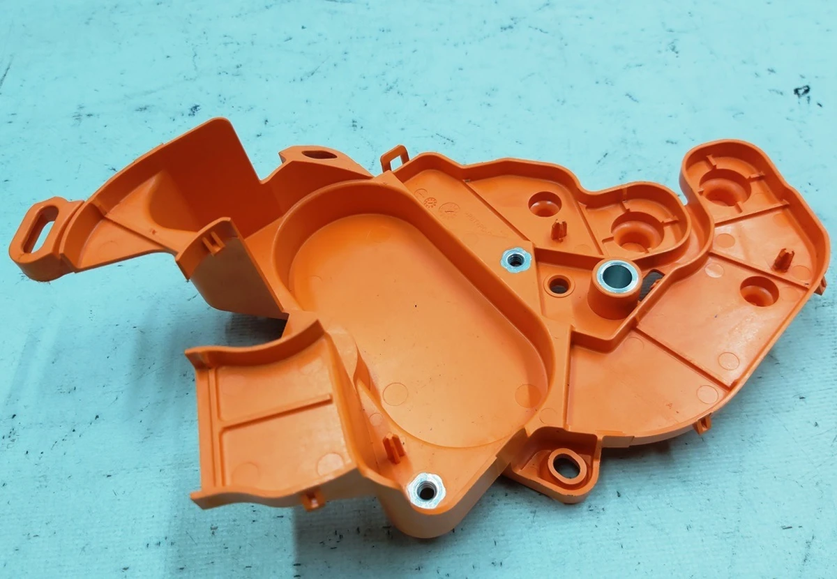 34 Крышка нижняя контактора зарядки основной батареи Tesla model 3 1110933-00-F