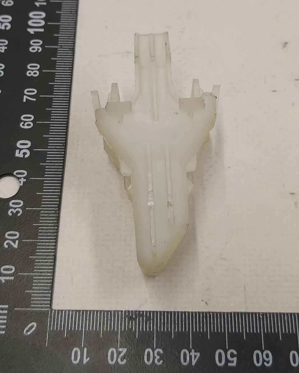 Засувка спинки сидінь 2-го ряду Tesla model 3 1111033-00-A