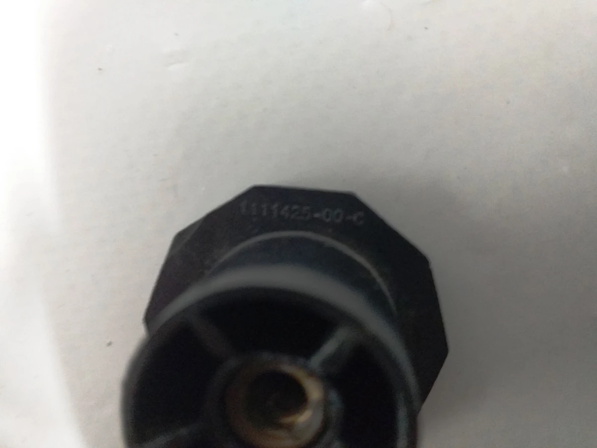 7 Упор крышки багажника Tesla model 3 1111425-00-C