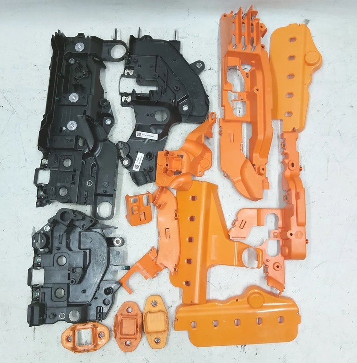 Main Battery Penthouse Isolator Kit Tesla model 3, model Y 1111870-00-K