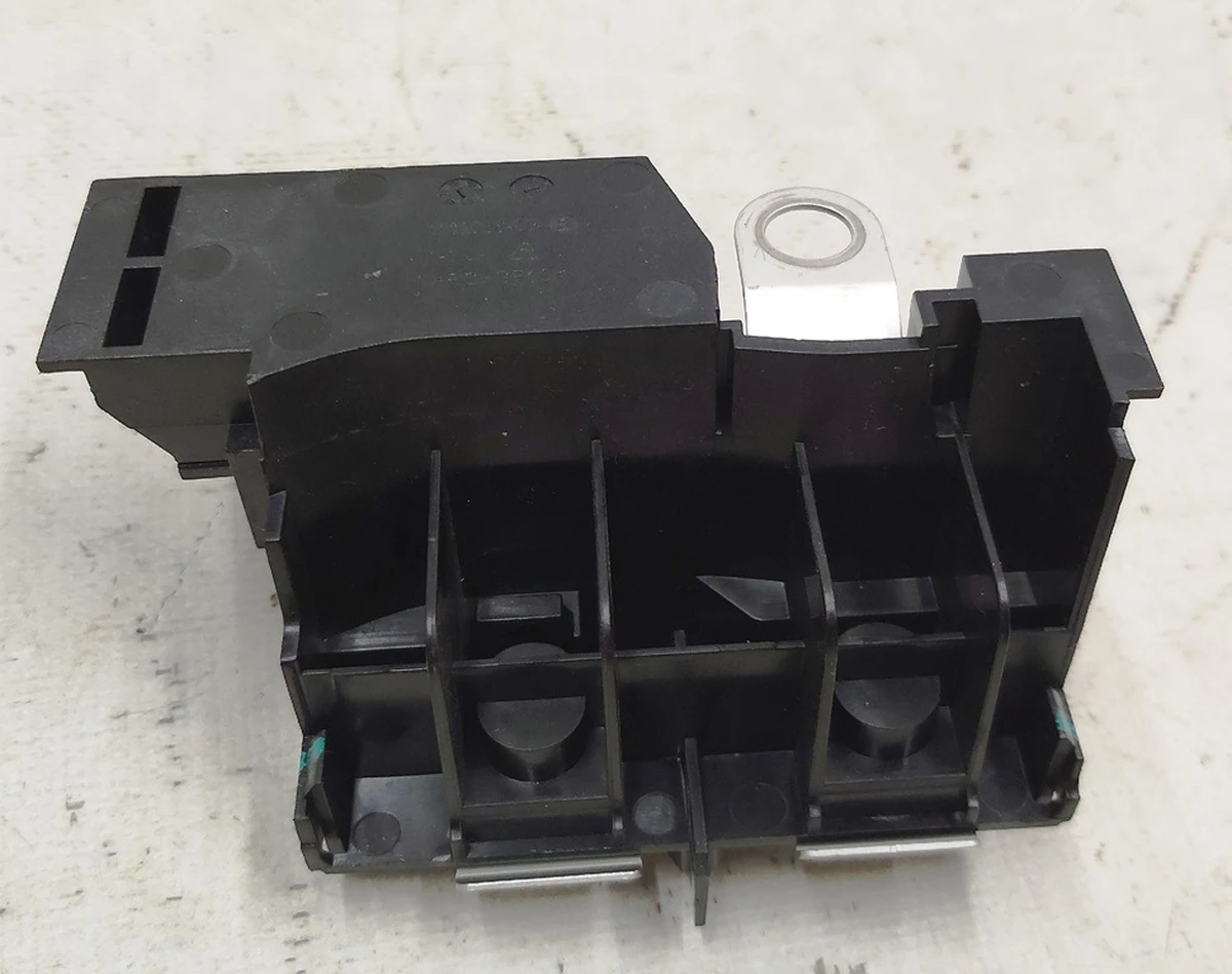 Роз'єм низьковольтний основної батареї Tesla model 3 1112006-00-B