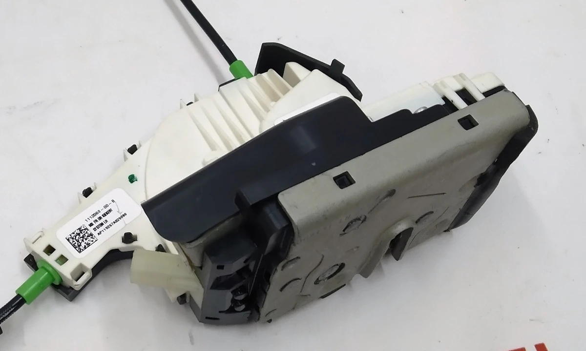 1 Front left door lock Tesla model X 1126199-00-B