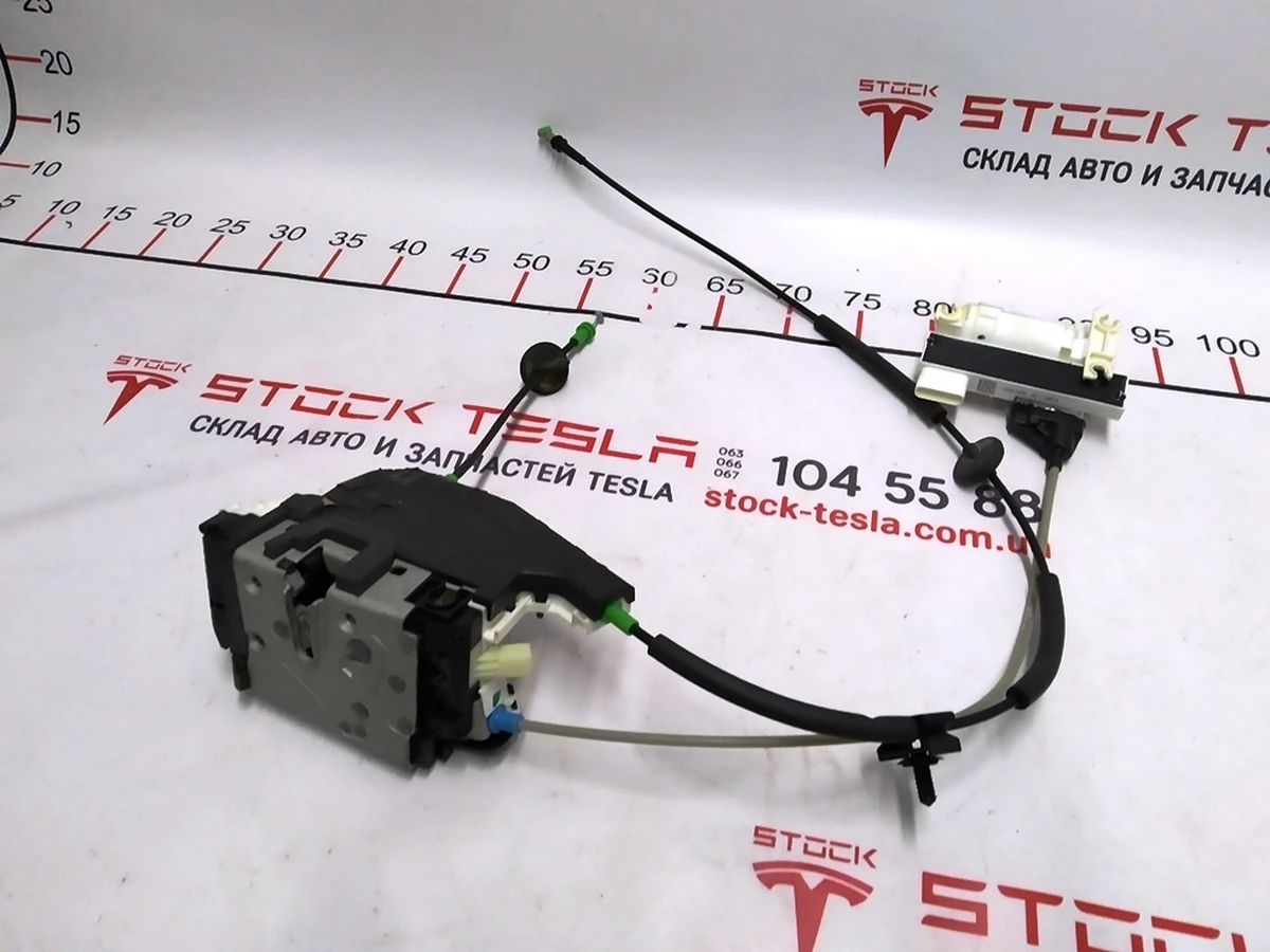 1 Front left door lock assembly with tightening mechanism Tesla model X 1126199-00-B