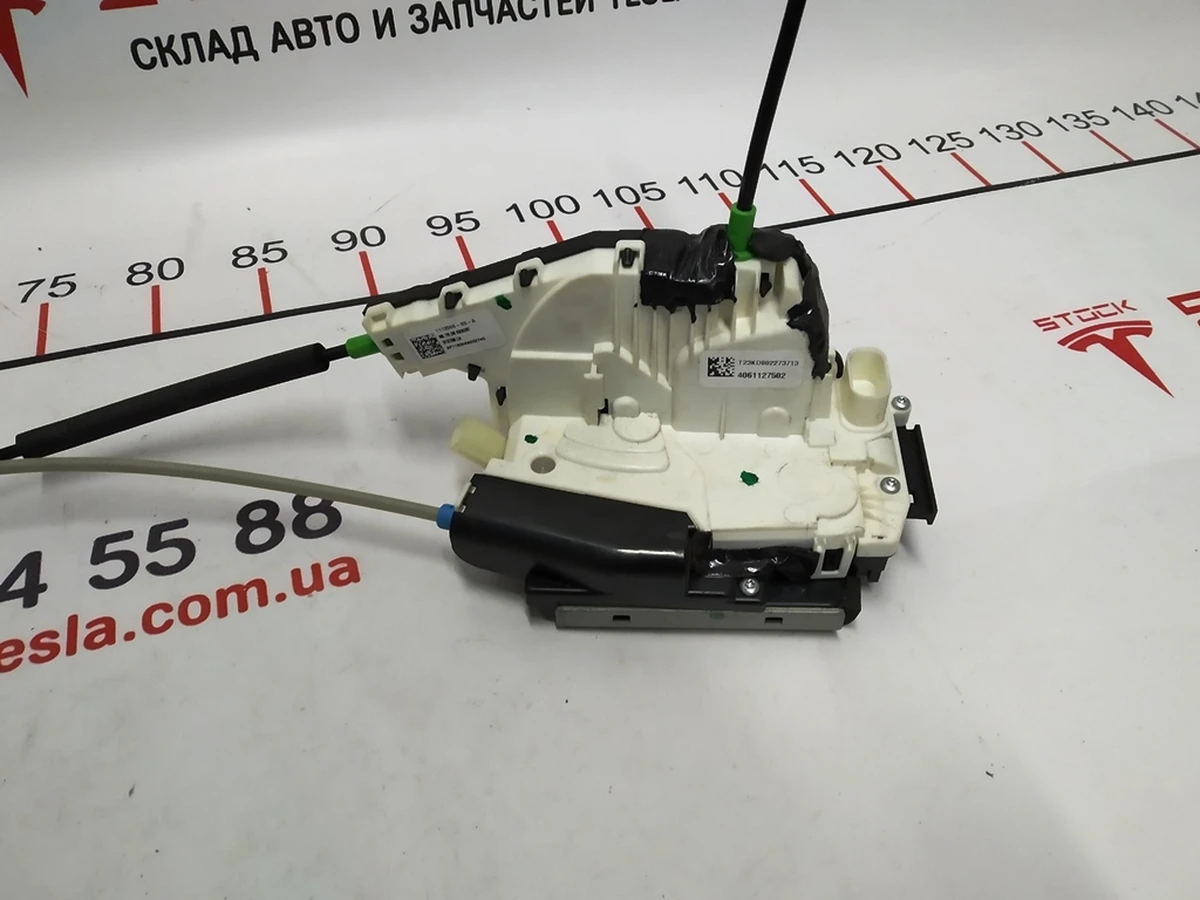 1 Front left door lock assembly with tightening mechanism Tesla model X 1126199-00-B