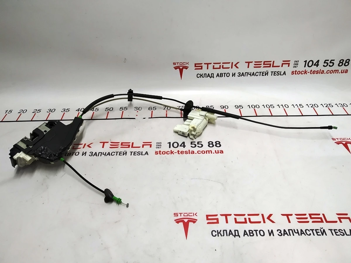 5 Замок дверей передньої правої в зборі з механізмом дотягування Tesla model X 1126200-00-B