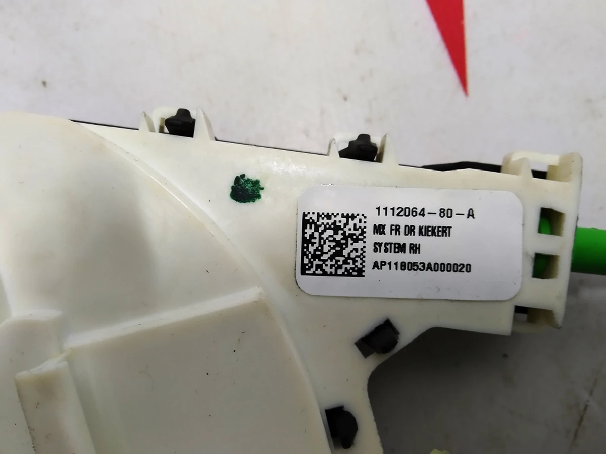 5 Замок дверей передньої правої в зборі з механізмом дотягування Tesla model X 1126200-00-B