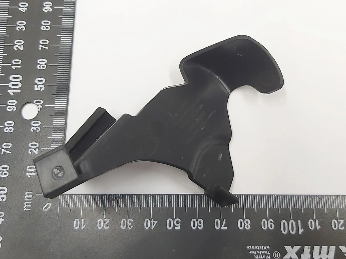 8 Накладка декоративна петлі капота лівої Tesla model 3 1112071-00-B