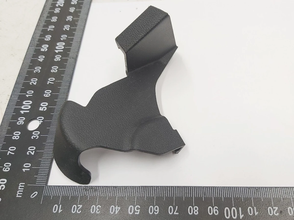 8 Накладка декоративна петлі капота лівої Tesla model 3 1112071-00-B