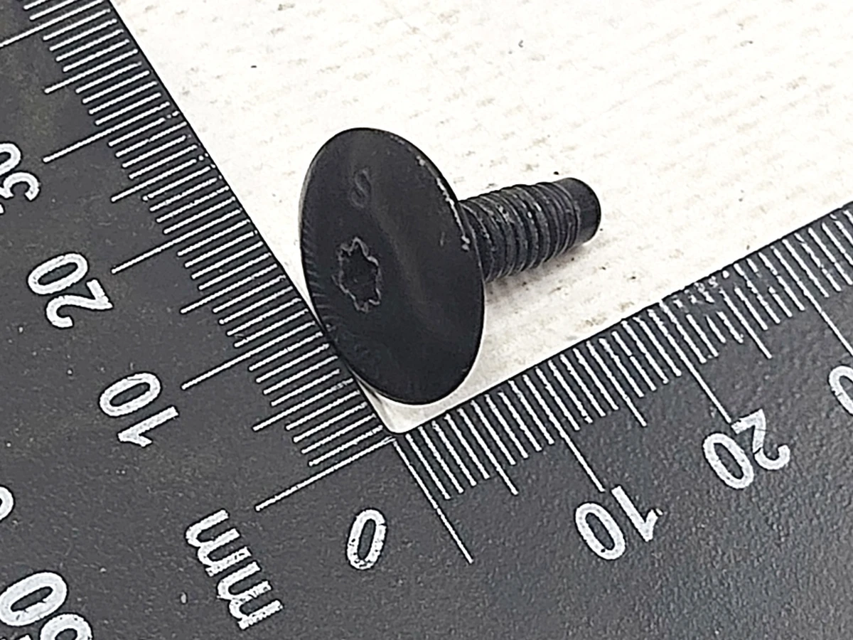 2 Болт замка дверей передньої/задньоїPN, M6x18, SHLDR [7x4], [98], ZNNI, BLK Tesla Model 3, Model Y 1112141-00-D