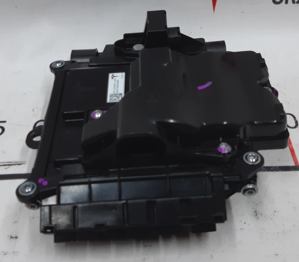 Блок електронних запобіжників REV01 у зборі Tesla model S REST 1112379-00-H