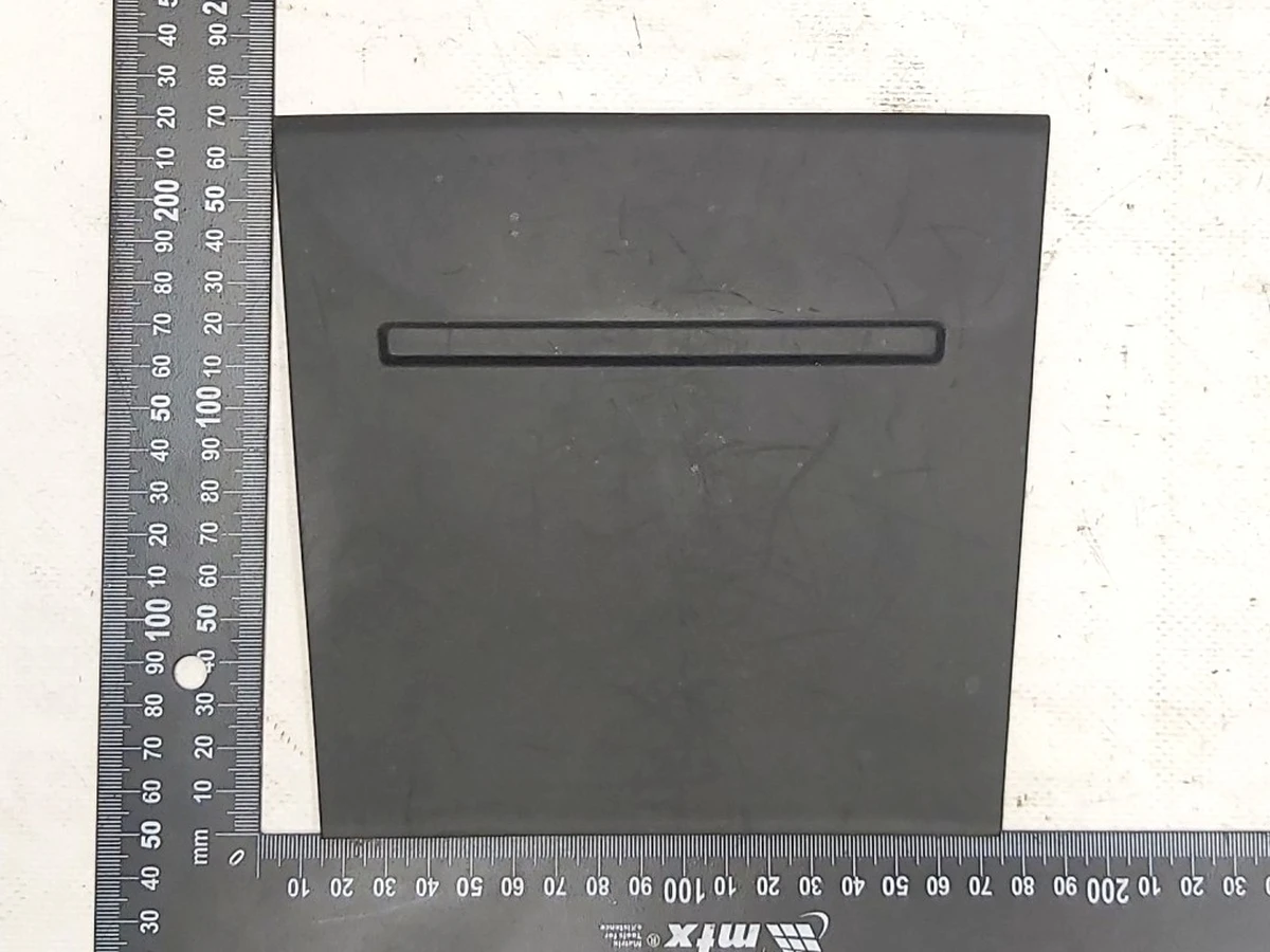 16 Коврик резиновый для телефона центральной консоли Tesla model 3 1112415-00-C