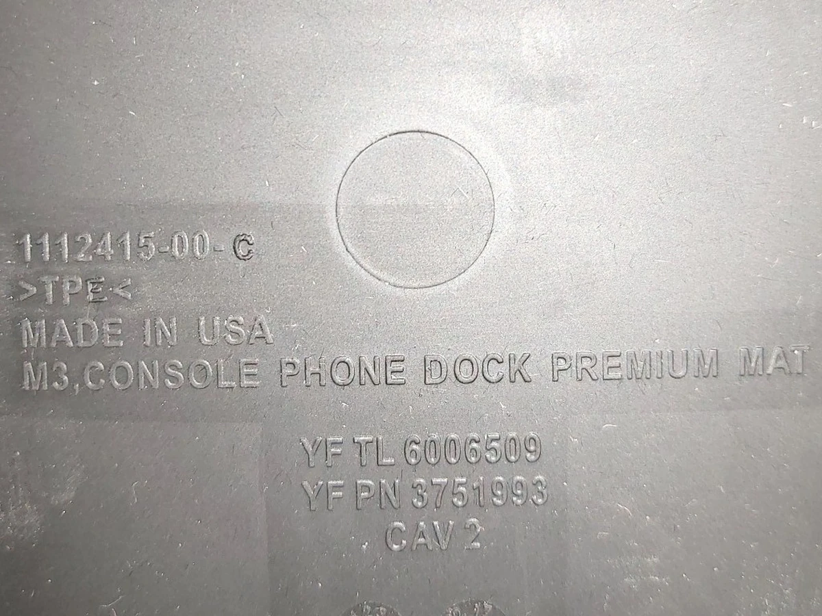 16 Коврик резиновый для телефона центральной консоли Tesla model 3 1112415-00-C