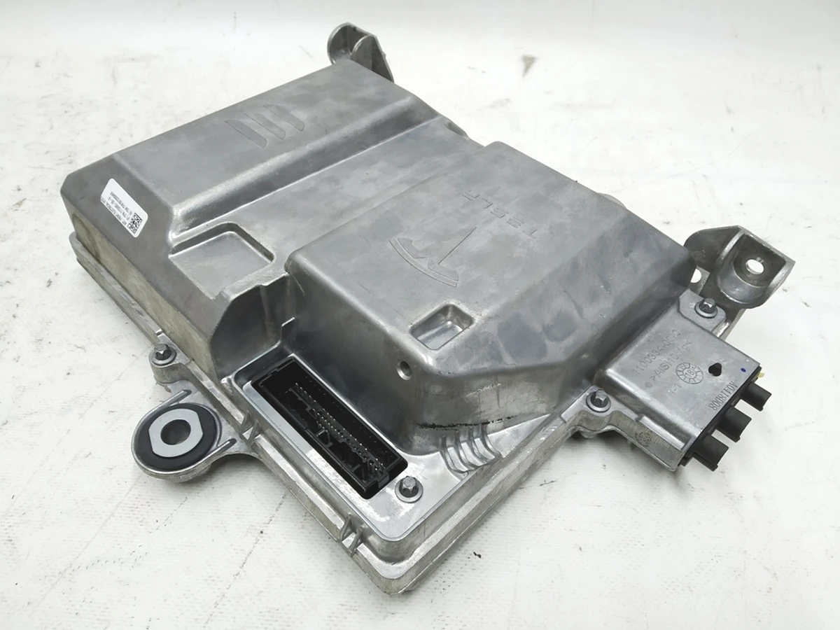 1 Боди контроллер передний Tesla model 3 1118182-12-K