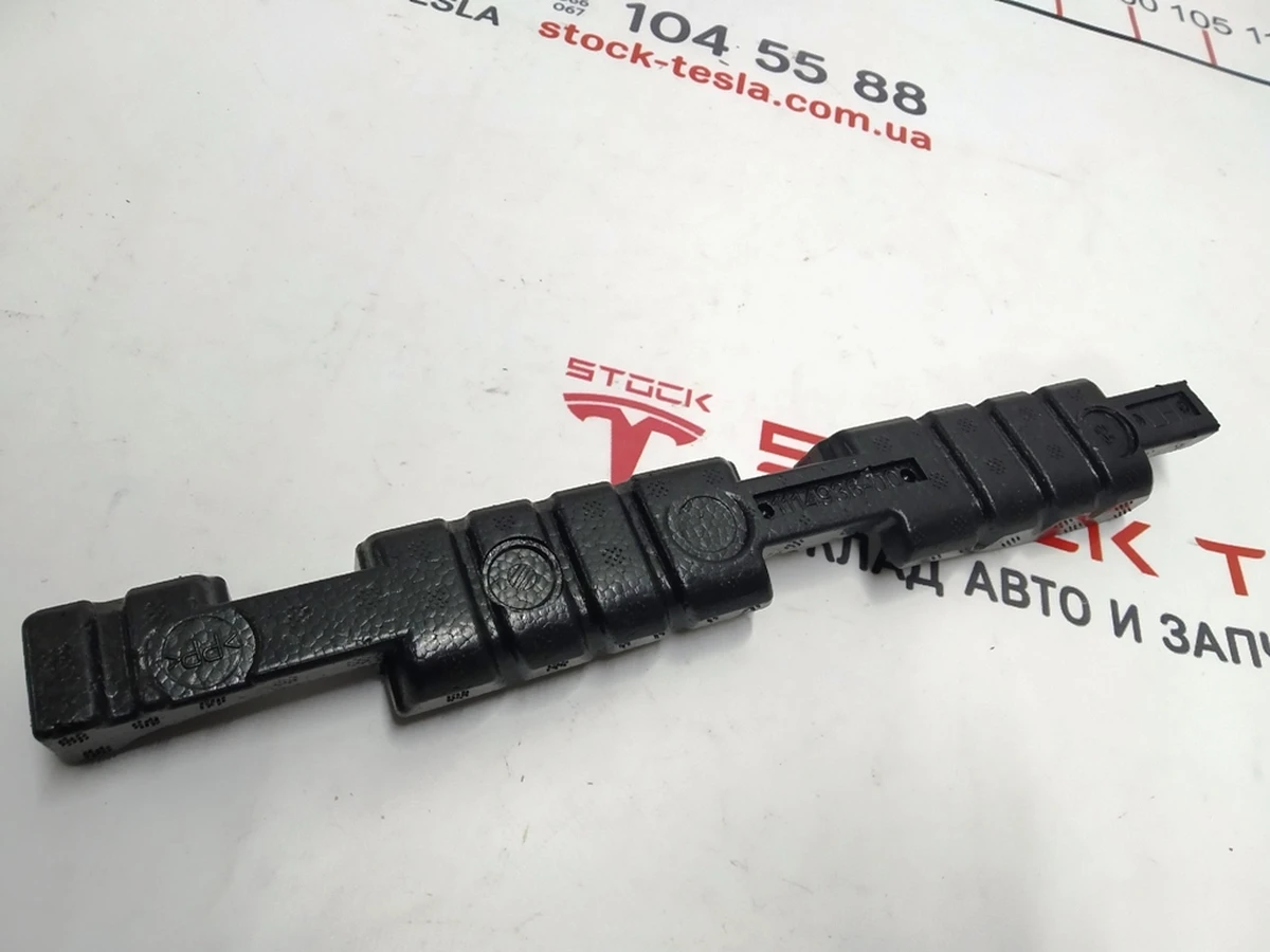 9 Spacer door sill front left Tesla model 3 1086293-00-H