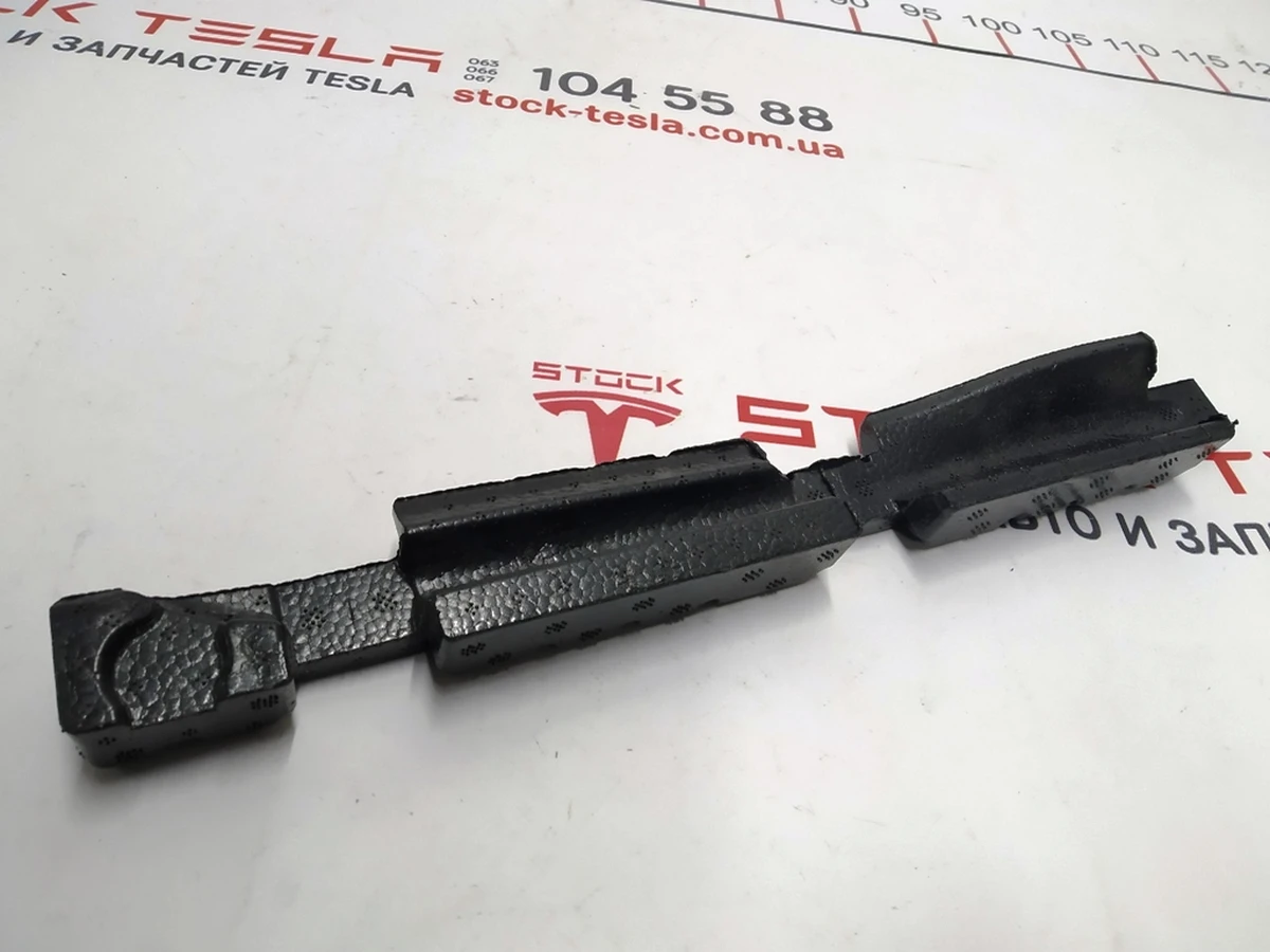 9 Spacer door sill front left Tesla model 3 1086293-00-H