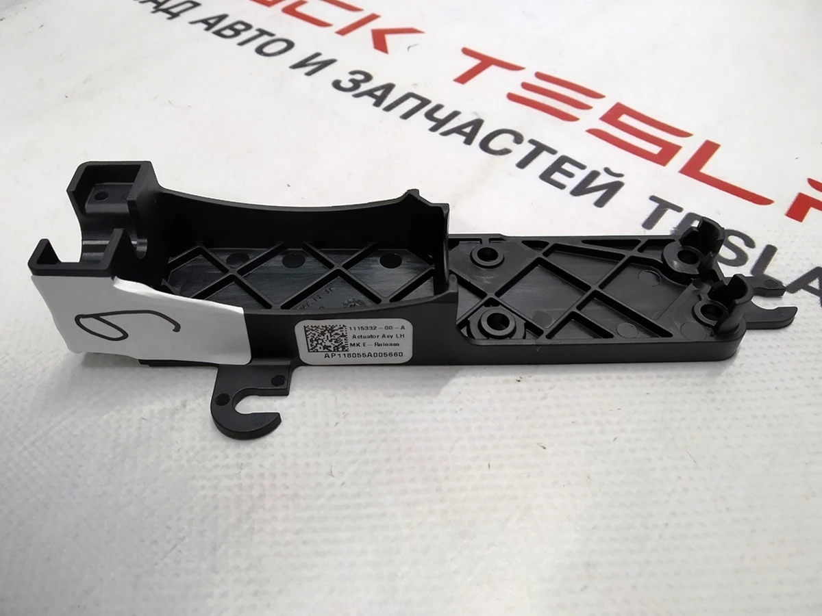 8 Кронштейн приводу замка передніх лівих дверей Tesla model X 1115332-00-B