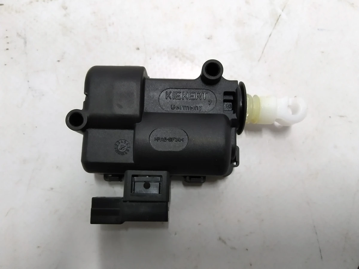 9 Привід замка передніх правих дверей Tesla model X 1115333-00-B